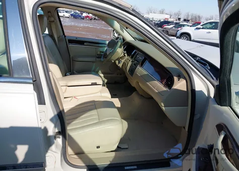 2006 Lincoln Town Car Signature z USA, uszkodzony, nr VIN 1LNHM81V86Y616048